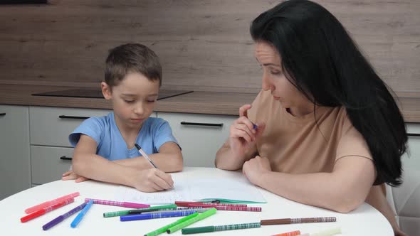 Mom Spends Time with the Child alt