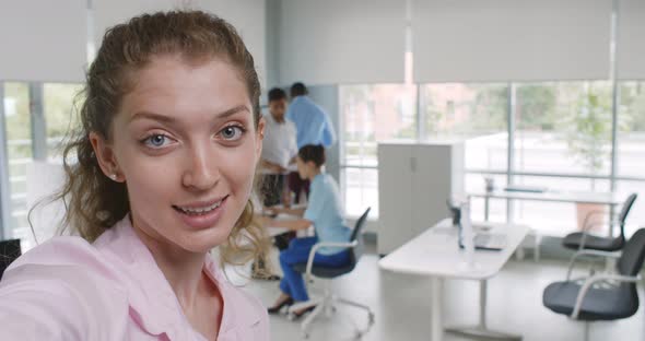 Close Up of Young Businesswoman Looking at Camera and Talking Having Video Call on Smartphone alt