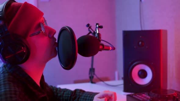 Singer Man Sound Recording Music Studio Voice Creative Talent