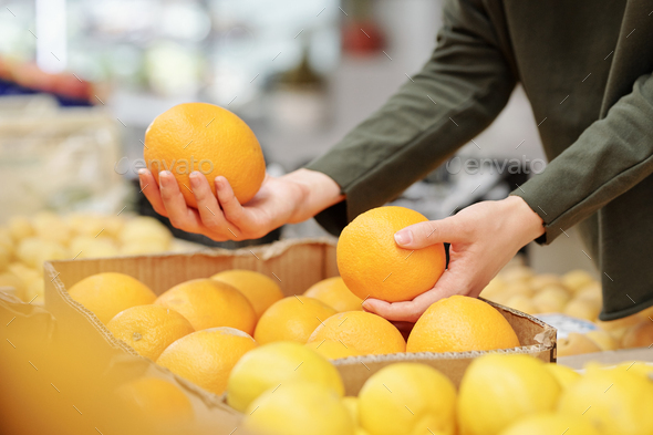 Comparing oranges while buying it