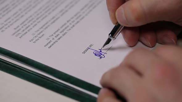 Signature of the Contract alt