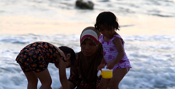 Family At The Sunset Beach II alt