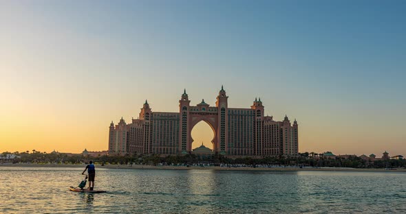 Timelapse Video of the Day to Night Transition of the Majestic Palm Atlantis Hotel Dubai Showing alt
