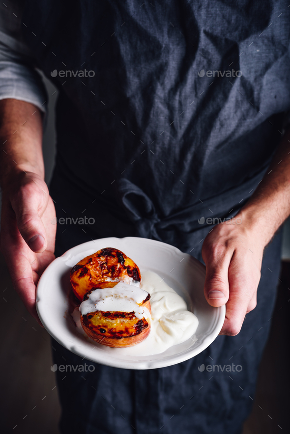 Baked peaches with honey and whipped cream