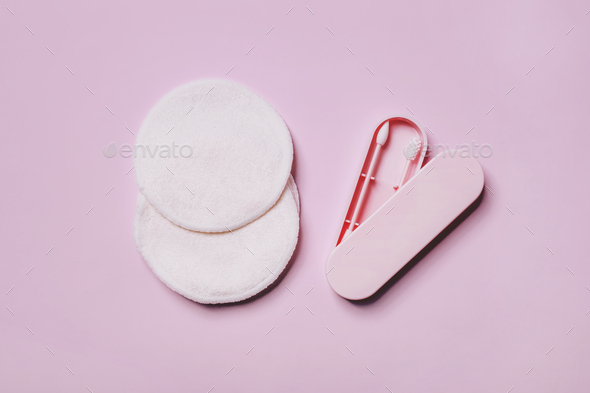 Reusable Double-sided Cotton Swab Ear Pick Stick in a box and Bamboo Make Up Remover Pads