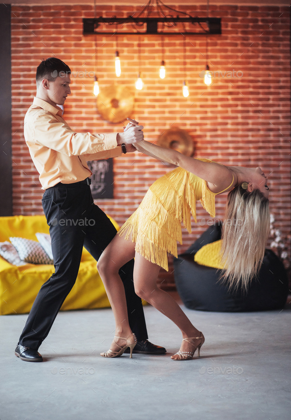 Dance classes – salsaeleganceantwerpen