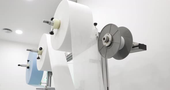 Non-Woven Fabric Rolls Of Spunbond And Melt-blown For Surgical Mask On Face Mask Machine Feeding Whe alt