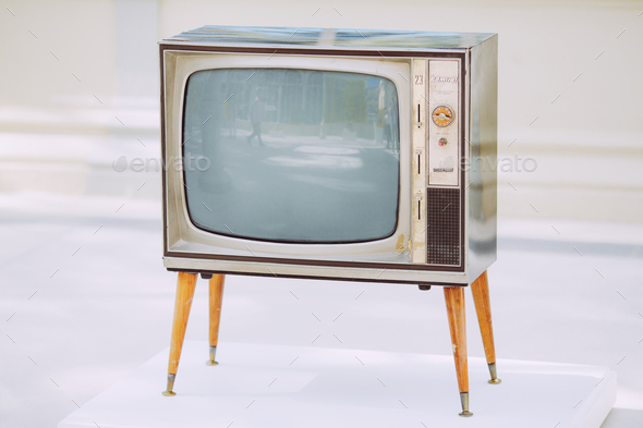 Vintage tv apple technology