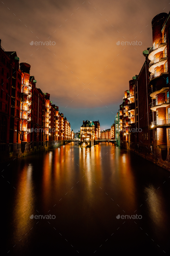Hamburg, Germany. View of Wandrahmsfleet at dusk illumination light with reflection in the water - Stock Photo - Images