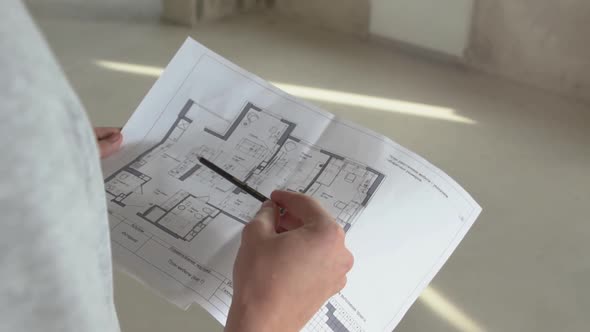 Design Specialist Makes a House Layout Project