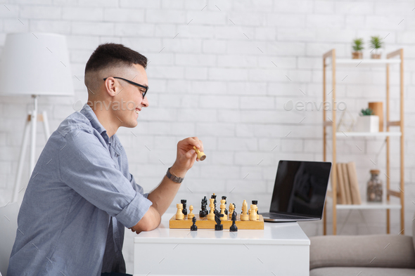 people play chess with time control, Stock Video