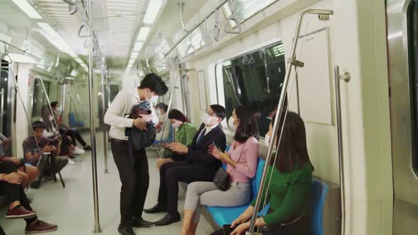 Woman Stops Man From Sitting Next to Her on Train for Social Distancing alt