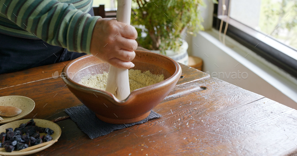 The process of making traditional chinese ground tea Hakka Lai Cha