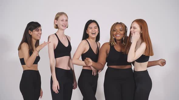 Plus Size and Skinny Models Stand Together