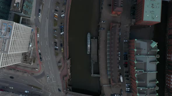 Overhead Top Down Aerial View of Cars and Traffic By Elbe River Canal in Hamburg City Center alt