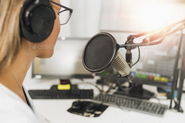 Live broadcasting of a podcast or online radio talk show