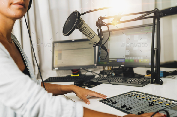 Live broadcasting of a podcast or online radio talk show