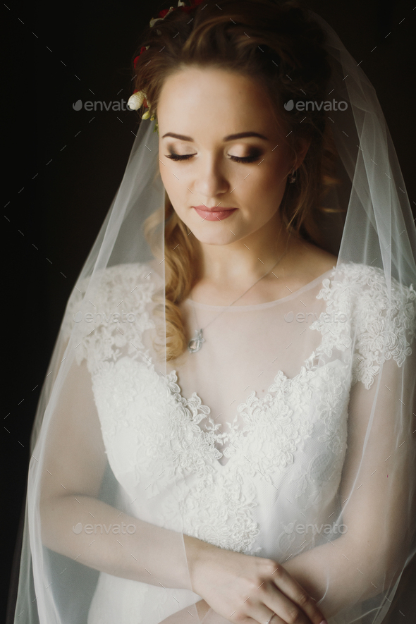 Portrait of beautiful bride, blonde bride in elegant white wedding ...