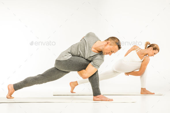 Yoga Pose: Reverse Warrior Pose | YogaClassPlan.com