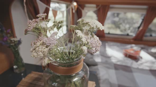Flowers in Camper alt
