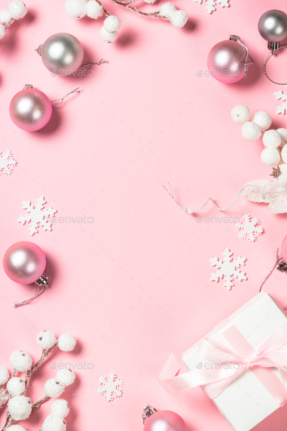 Tết đến rồi, đừng quên chuẩn bị những hộp quà Giáng sinh và trang trí đẹp lung linh trên nền hình màu hồng ấm áp. Hình nền này sẽ khiến cho màn hình thiết bị của bạn trông rất ngọt ngào và đáng yêu.