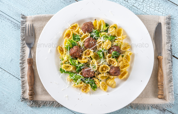 Pasta with kale and meatballs