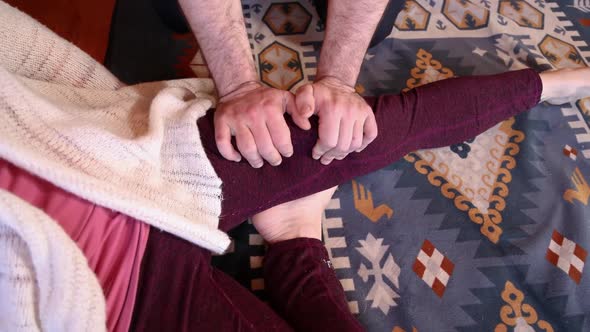 Technique of a Male Shiatsu Practitioner alt