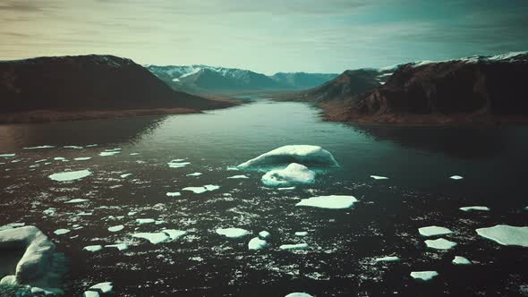 Many Melting Icebergs in Antarctica alt