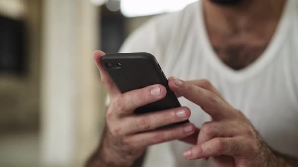 One Hand Texting Using Phone alt