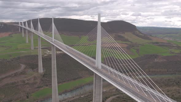 Aerial view of the Millau Viaduct alt