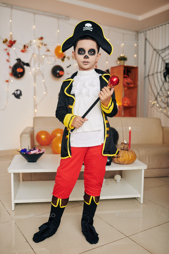 Boy in pirate Halloween costume