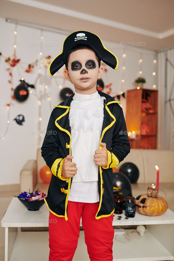 Preteen boy in pirate costume