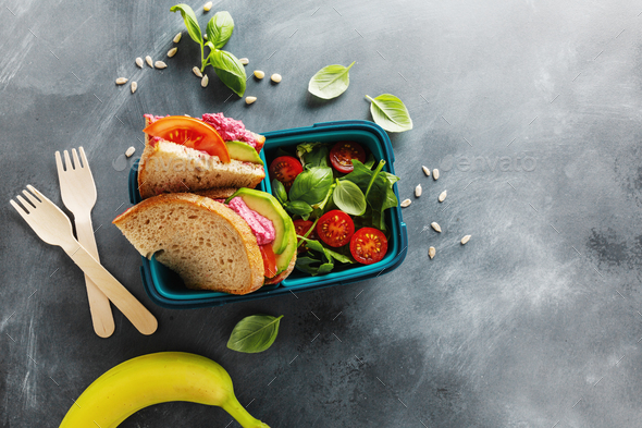 Vegan lunch to go served in lunch box