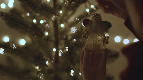 Christmas Tree Decorating alt