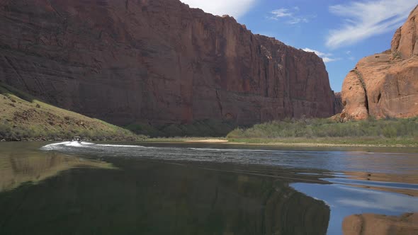 Jetboating on Colorado River alt