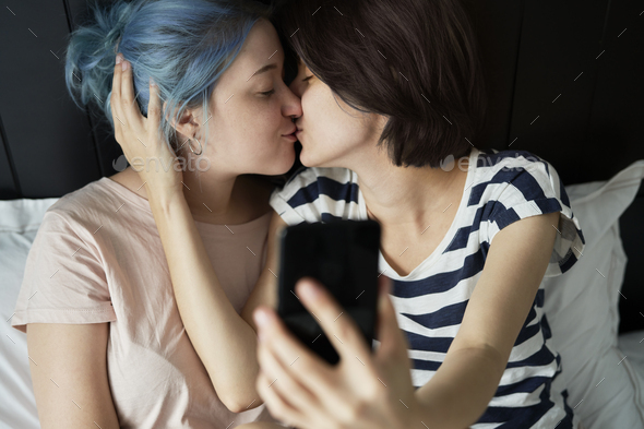 Lesbian Making Out Pics
