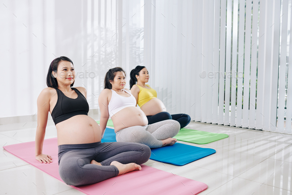 Pregnant women in training class