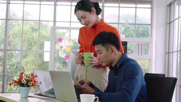 Two Business People Talk Project Strategy at Office alt