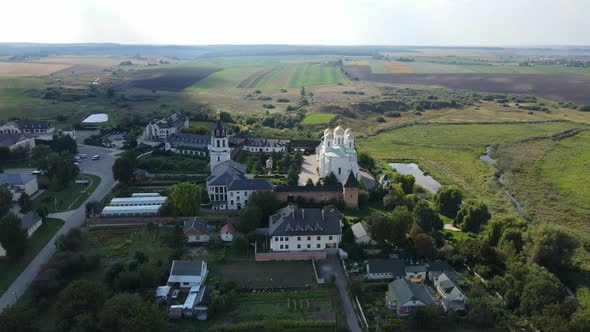 Aerial Shot Village Zymne. Svyatogorsky Assumption Zymna Stauropean Monastery Ukraine alt