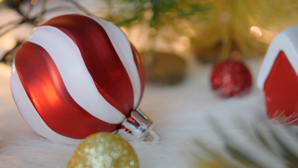 Close Up Christmas Ball alt