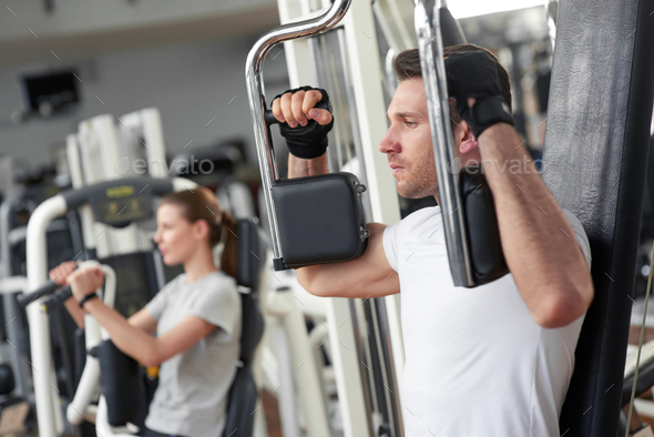 Athletic gym trainer doing chest press exercise Stock Photo by  stockfilmstudio