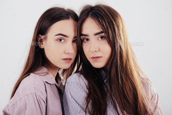 Sister poses 🫶🏼 | Gallery posted by Katie Rose | Lemon8