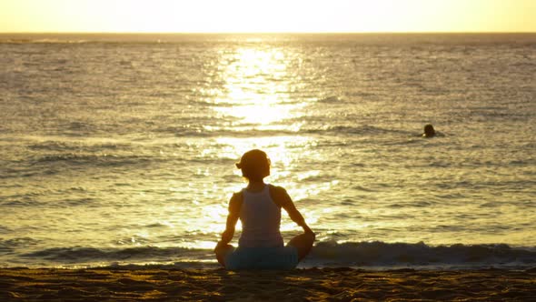 Back View of Unrecognizable Slender Young Yoga Woman Sitting in Lotus Position alt