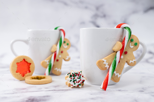 CANDY CANE GINGERBREAD COSY SEASON MUG