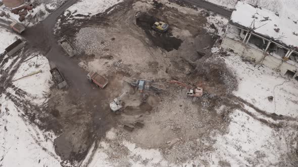 Excavators Are Working On Dismantling alt