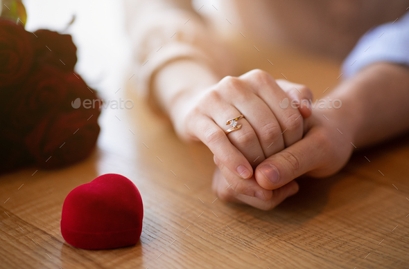 Newly married couple hands hand hi-res stock photography and images - Alamy