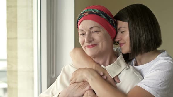 Young Woman Hugs Her Sick Mom After Chemotherapy alt