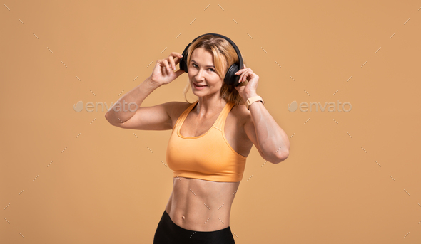 Lockdown, activity, wellness, lifestyle and motivation. Beautiful smiling muscular middle aged lady