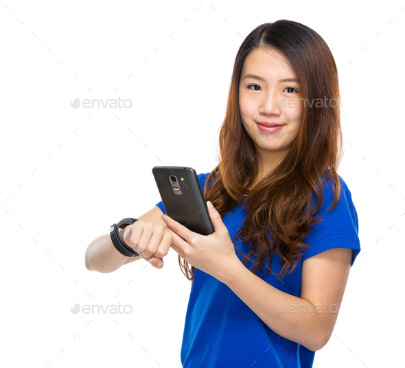Woman with wearable device sonnect with cellphone