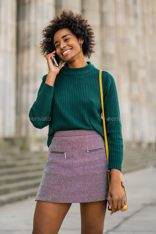 Business woman talking on the phone outdoors.
